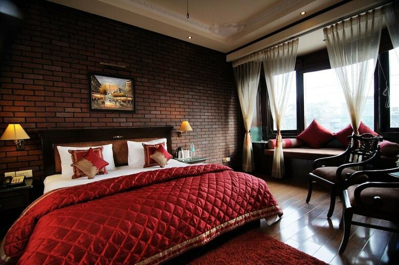 Hotel Diplomat Residency