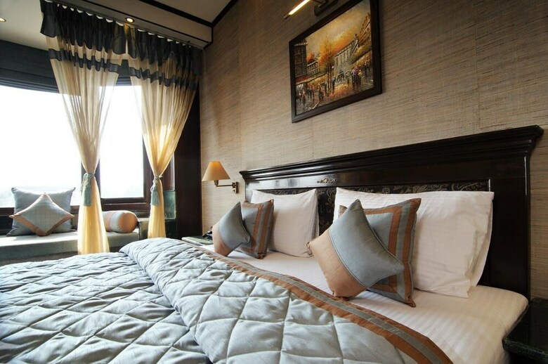 Hotel Diplomat Residency