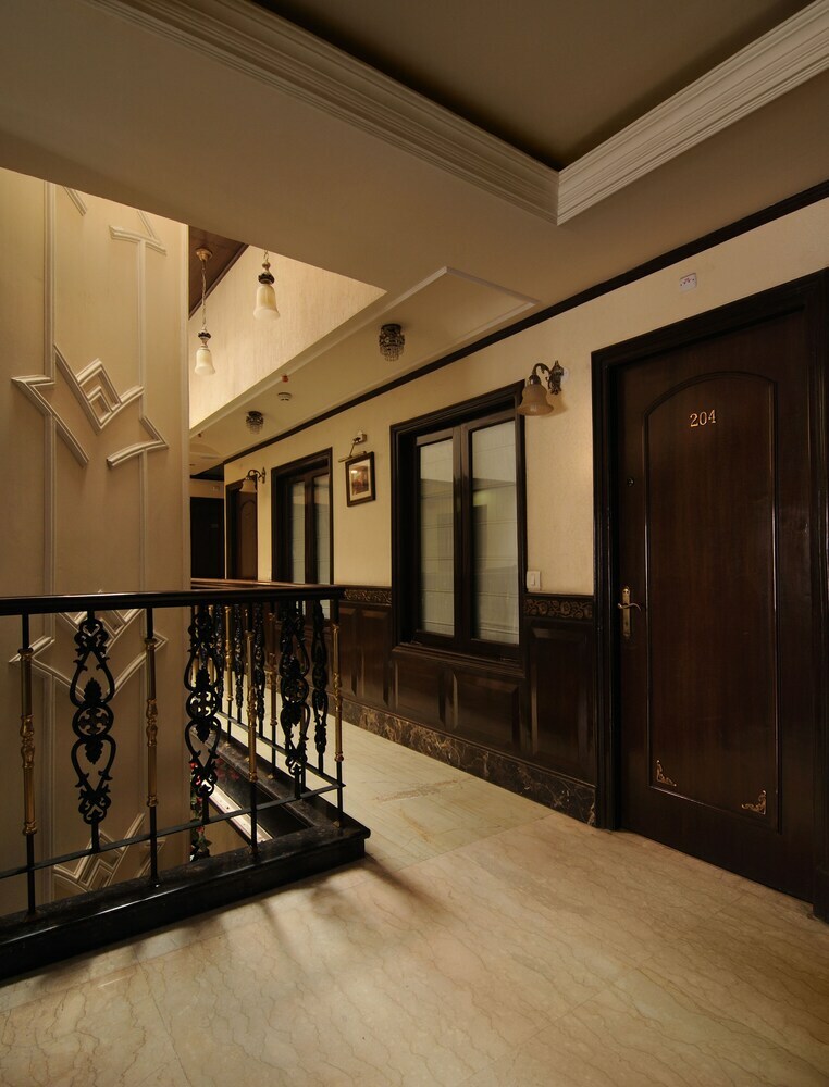 Hotel Diplomat Residency