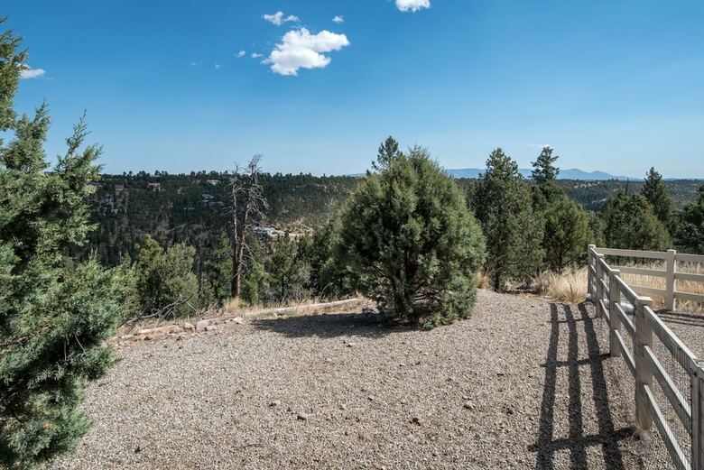 Mountain Top Ranch - Three Bedroom House