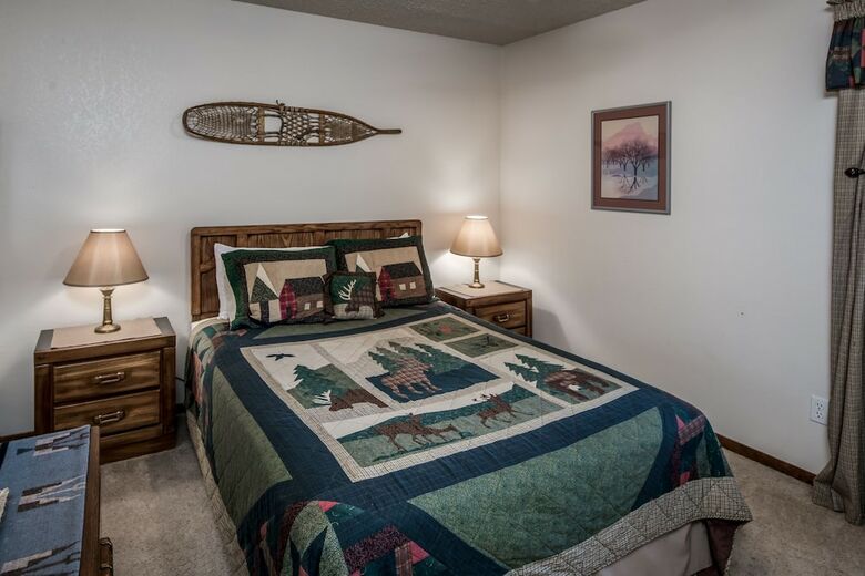 Enhanted Moose - Three Bedroom Cabin