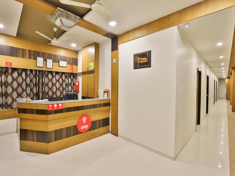 Oyo 11610 Hotel Shreenath