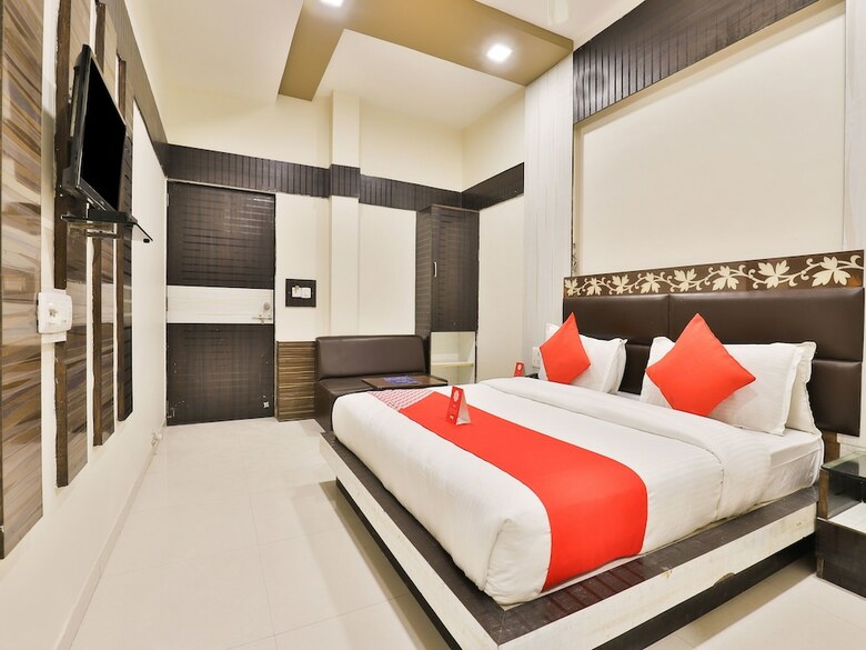 Oyo 11610 Hotel Shreenath