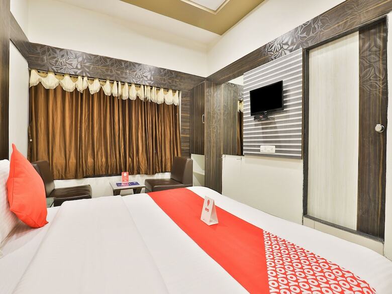 Oyo 11610 Hotel Shreenath