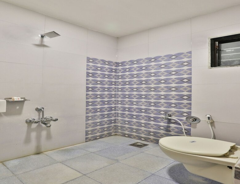 Oyo 11610 Hotel Shreenath