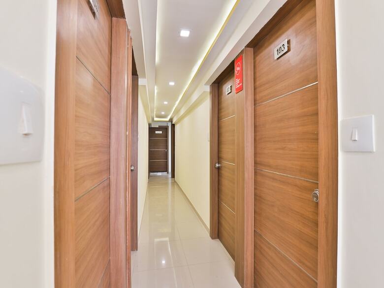 Oyo 12654 Hotel Sunshine