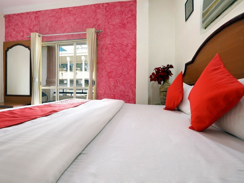 Oyo 12049 Hotel Ravi Kiran Executive