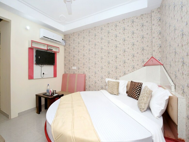Oyo 12745 Hotel Red House
