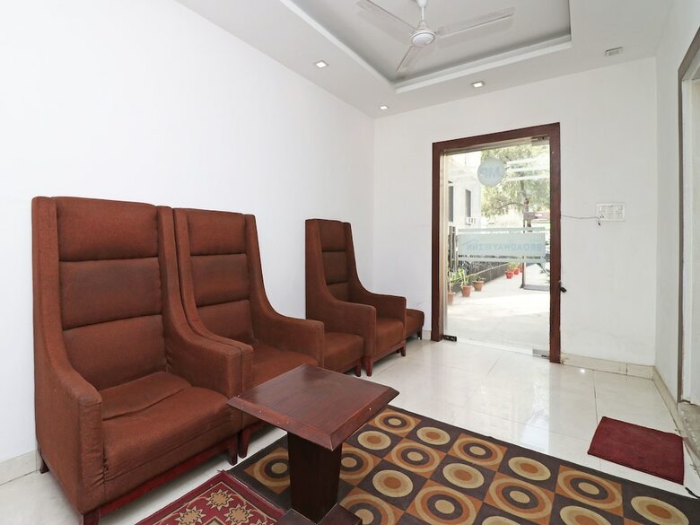 Hotel Oyo 12532 Imperial Inn