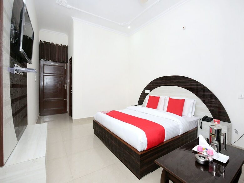 Oyo 12025 Hotel Kamal Palace