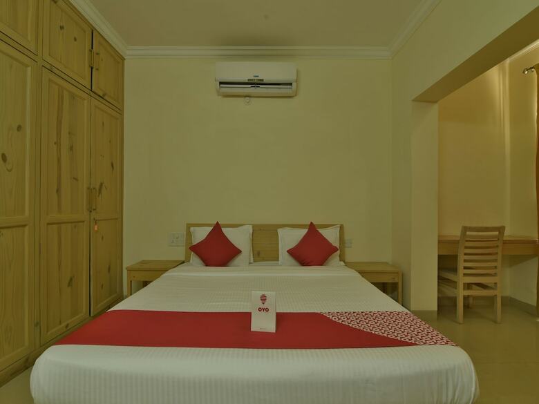 Hotel Oyo 12993 Pramila Court