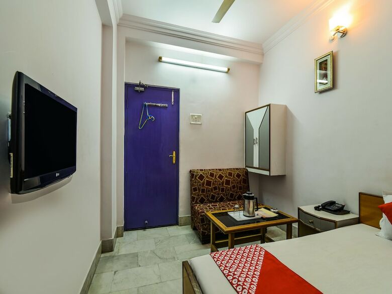 Hotel Oyo 11732 Maharaja Inn