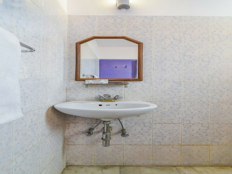 Hotel Oyo 11732 Maharaja Inn
