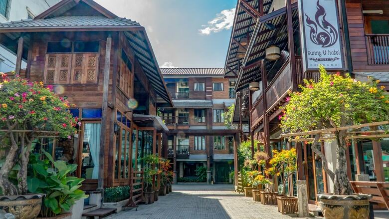 Sunny V Hotel