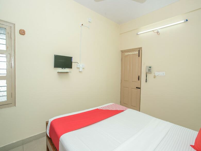 Hotel Oyo 12776 Sv Suites