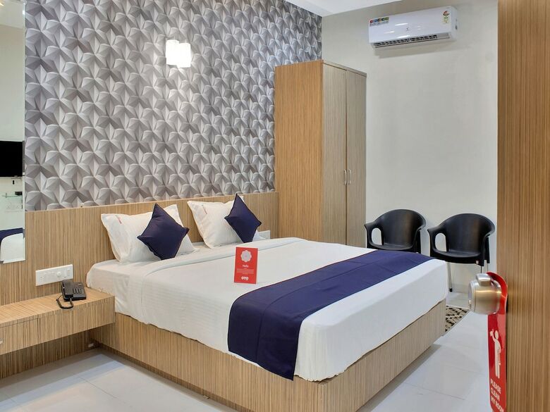 Oyo 11693 Hotel Sunshine