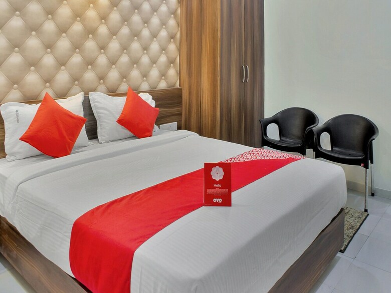 Oyo 11693 Hotel Sunshine