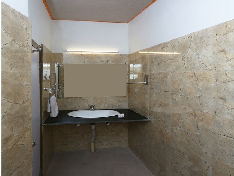 Oyo 13262 Hotel Indiana