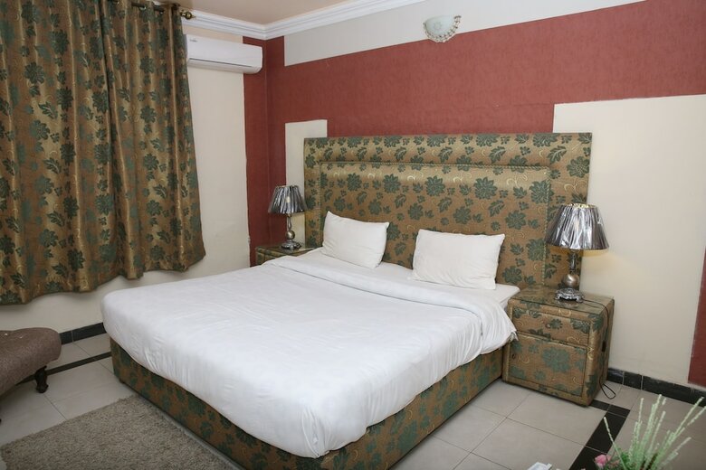 Hotel Apex Inn