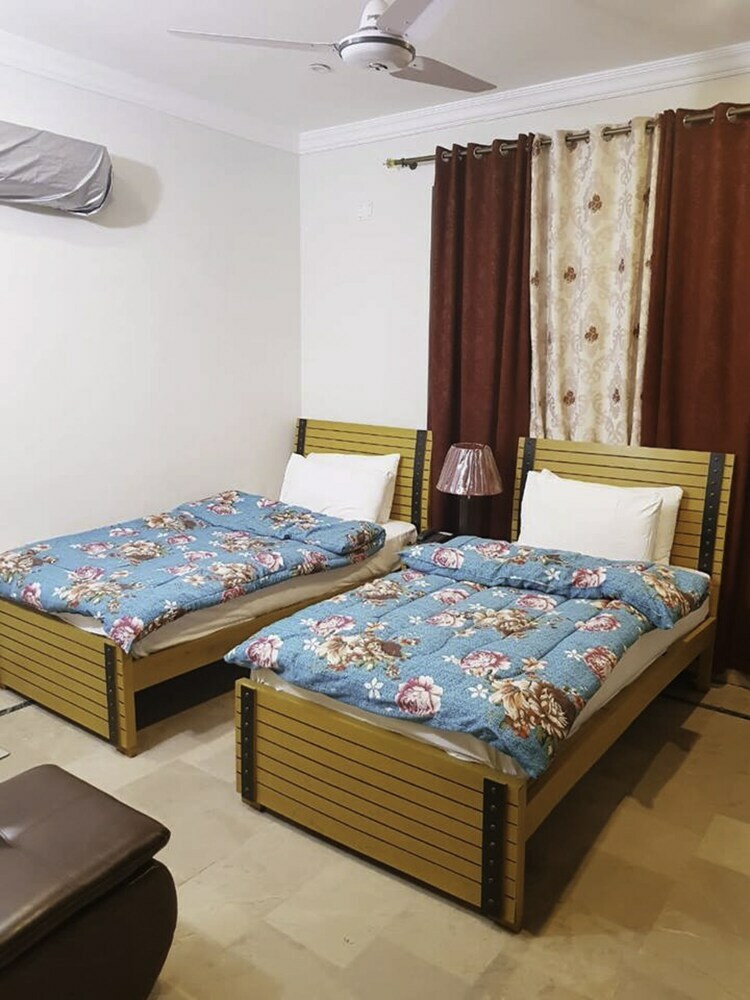 Hotel Apex Inn