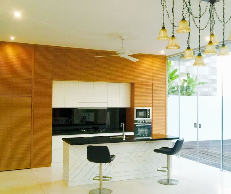 Villa Yellow Door