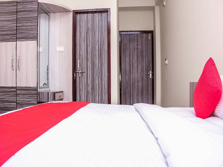 Oyo 14864 Hotel Satyam Inn