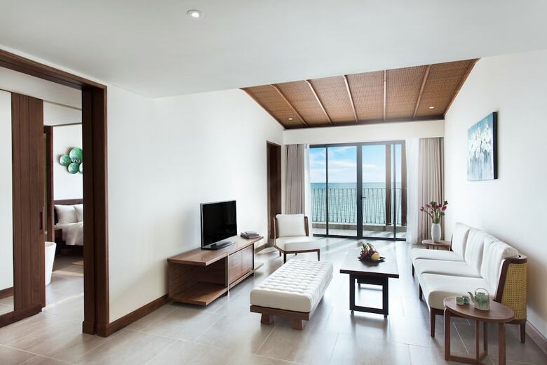 Hotel Dusit Princess Moonrise Beach Resort