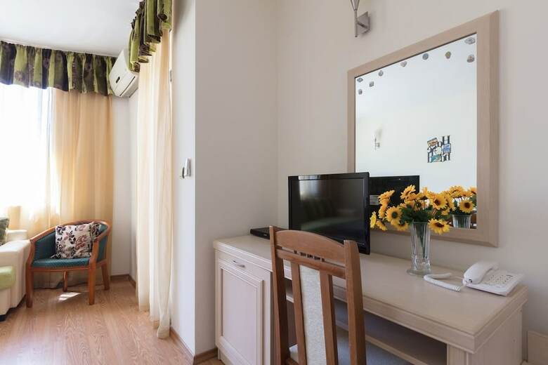 Aparthotel Quiet One Bedroom Apartment With Balcony