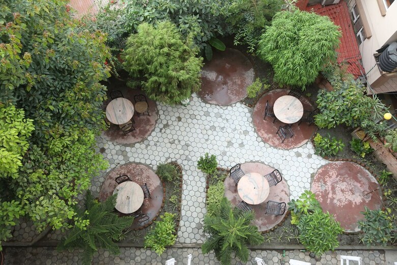 Hotel Holy Temple Tree & Chautari Cafe.