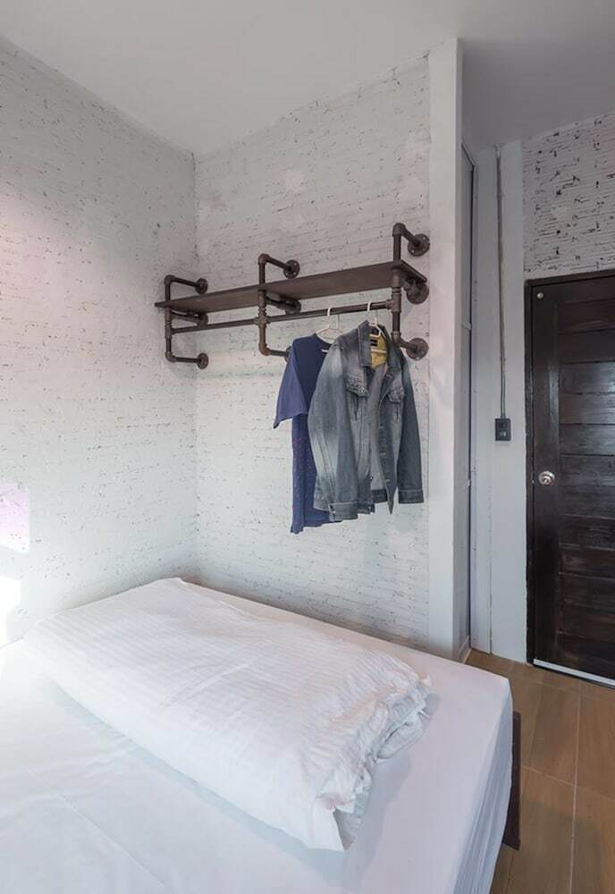 Hostal Yindee Travellers Lodge