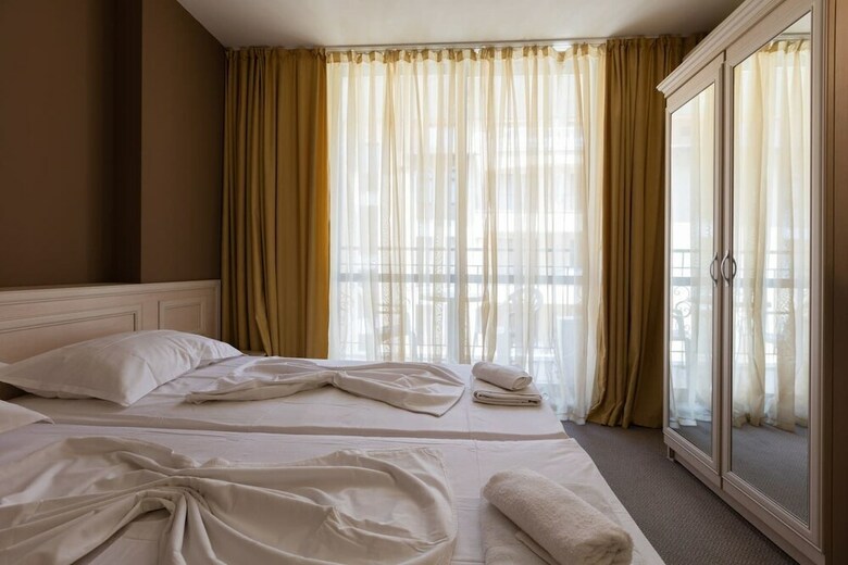 Aparthotel Quiet Studio With Kitchen & Balcony