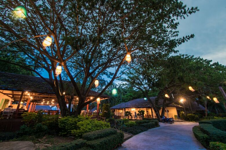 Hotel Twin Bay Resort