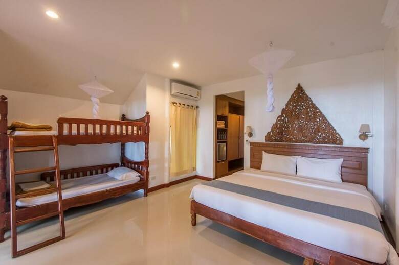 Hotel Twin Bay Resort
