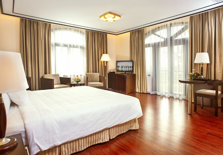 Garco Dragon Hotel