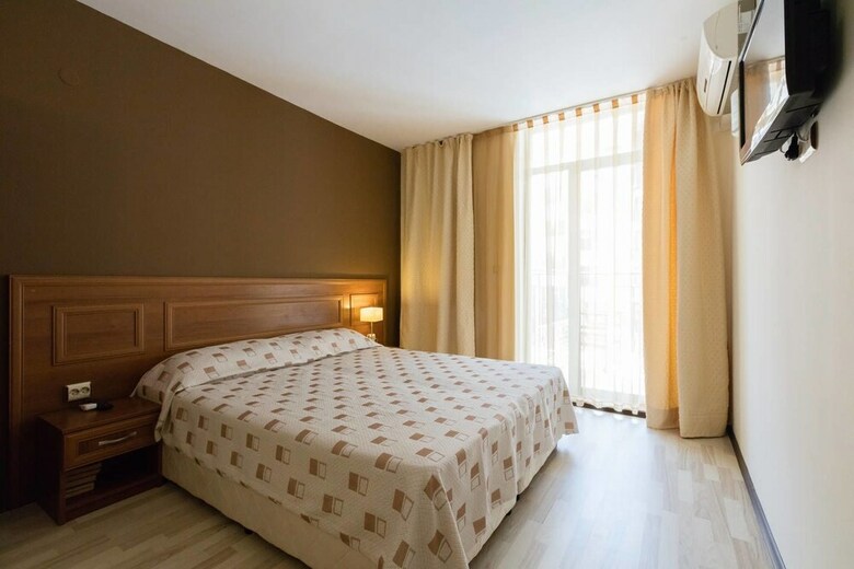 Aparthotel Two Bedroom Apartment With Kitchen & Balcony