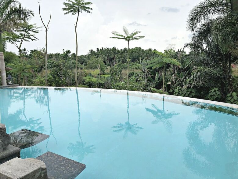 Hotel Overlooking Lagoon At Sitio De Amor