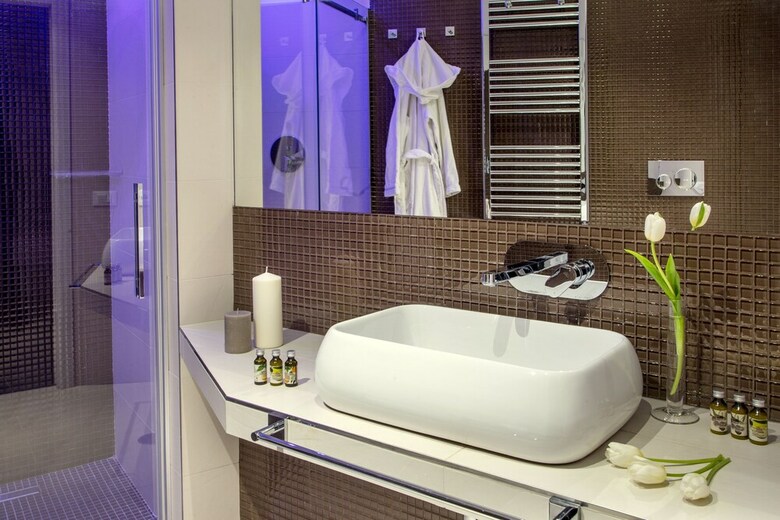 Hotel Gcf Luxury Suites, Guest House