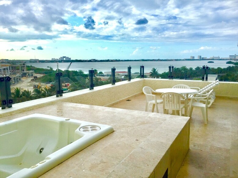 Ocean Front Condo In Hotel Zone