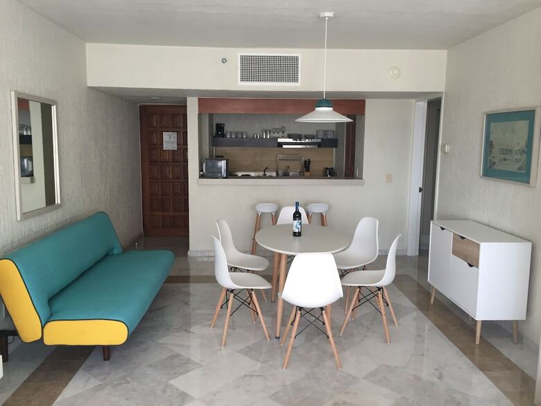 Ocean Front Condo In Hotel Zone