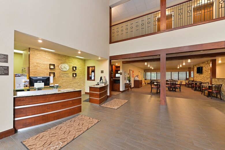 Hotel Comfort Suites Near Route 66