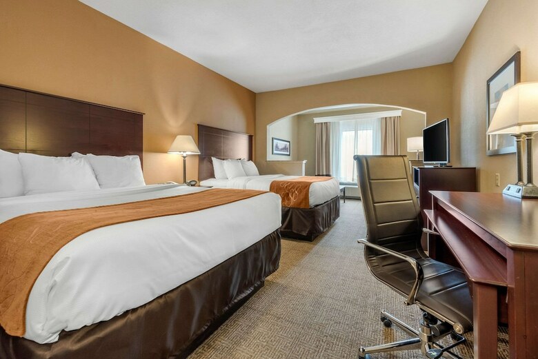 Hotel Comfort Suites Near Route 66