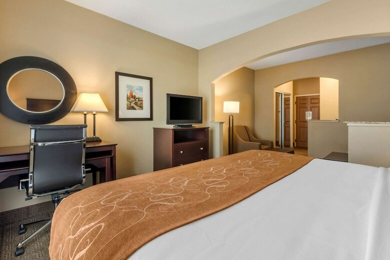 Hotel Comfort Suites Near Route 66