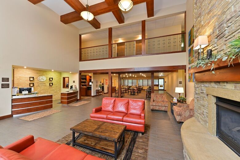 Hotel Comfort Suites Near Route 66