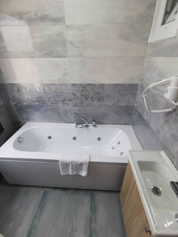 Agora Boutique Hotel & Bistro