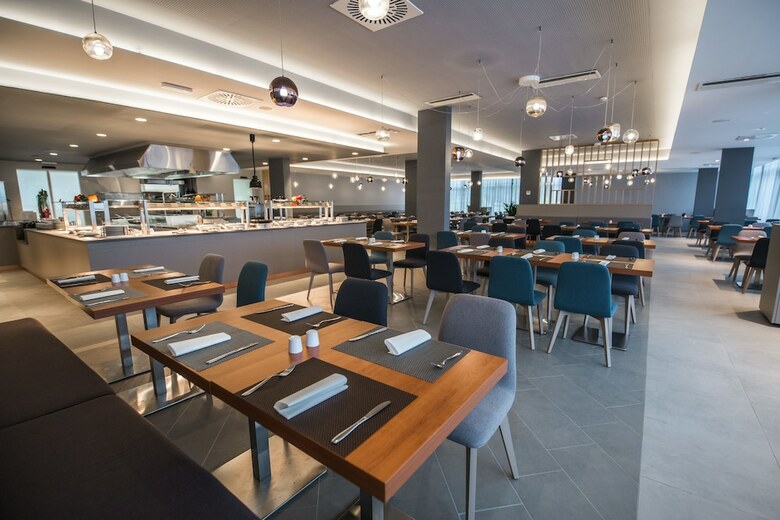 Arena Hotel Holiday