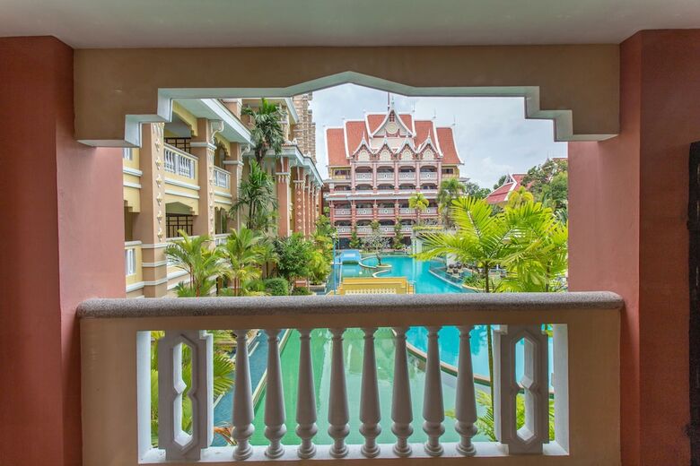 Hotel Aonang Ayodhaya Beach Resort