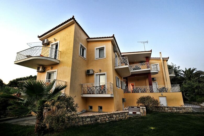 Hotel Irida Resort