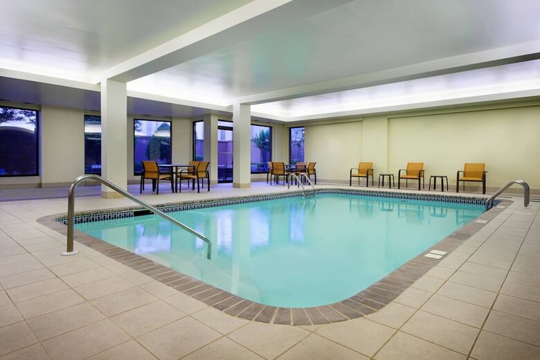 Hotel Courtyard By Marriott Mobile