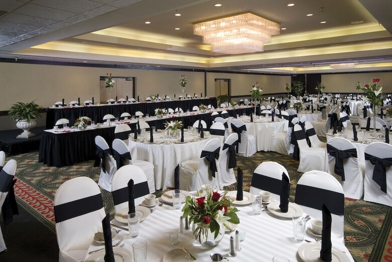 Hotel Crowne Plaza Indianapolis Airport