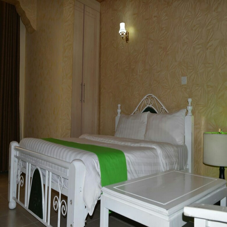 Hotel Nemadek Royal Park